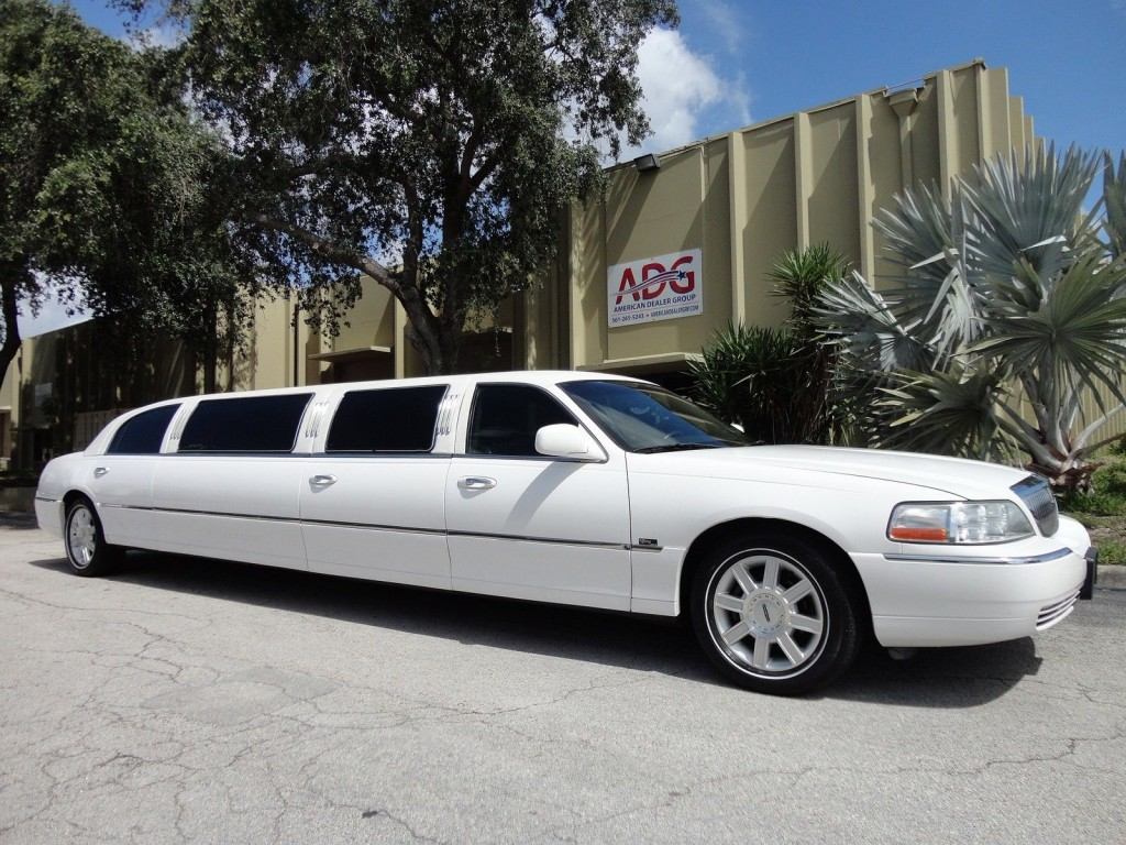 2006 Lincoln Town Car Tiffany 120″ 5TH DOOR LIMOUSINE