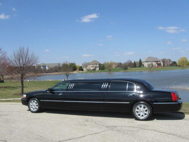 2011 Lincoln Town Car Dual Long Door 76″ Stretch Limo