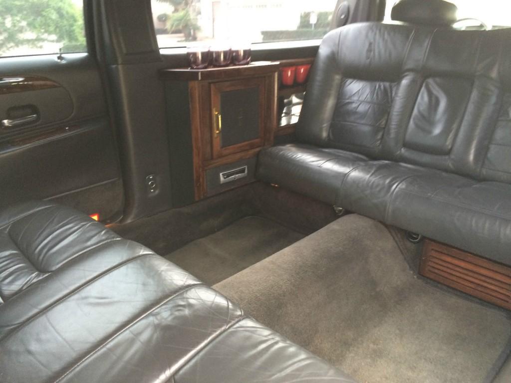 1999 Lincoln Town Car 72″ Stretch Limousine by Dabryan Coach