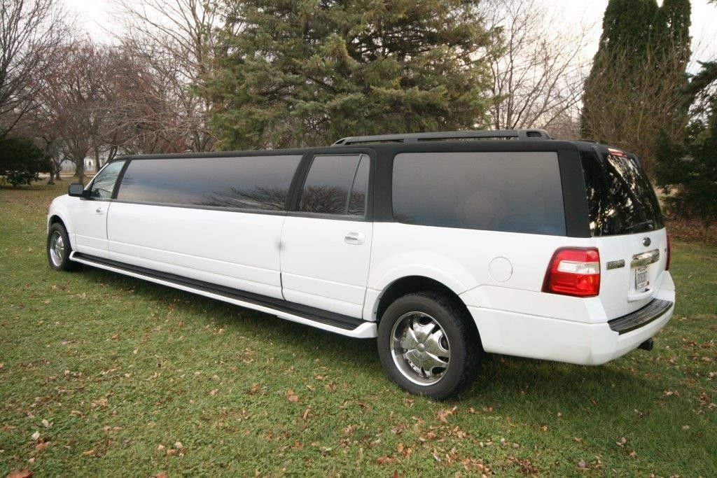 2010 Ford Expedition Limo Pinnacle 140″ Limousine for sale