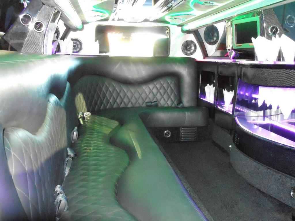 2014 Chrysler 300 limo by SPV 140″ Limousine 10 Pax