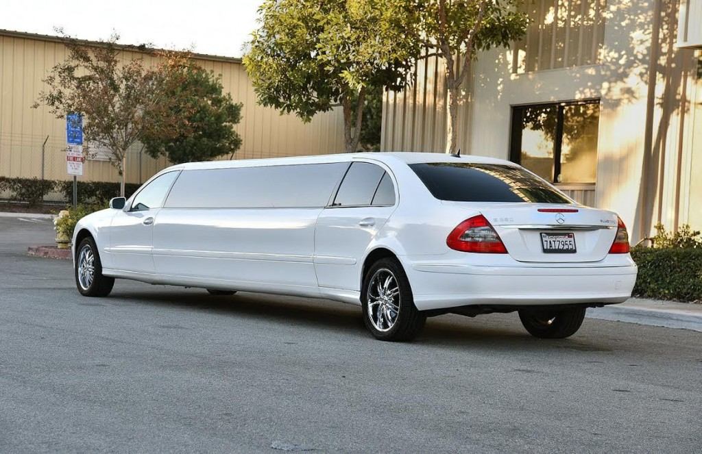 2007 Mercedes Benz Stretched 120″ Limousine