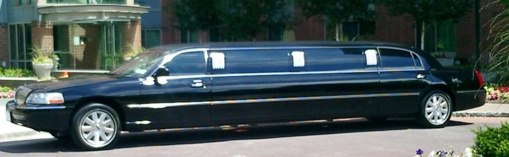 2004 Black Lincoln 120″ Stretch Limousine 8 Pass Royal Coach Builder of New York
