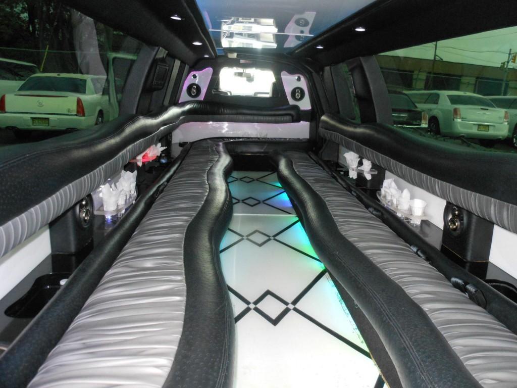 2007 Lincoln Navigator Limo 200″ limousine 24 Pax Jet Door