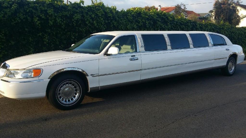 1999 Lincoln Town Car Limousine