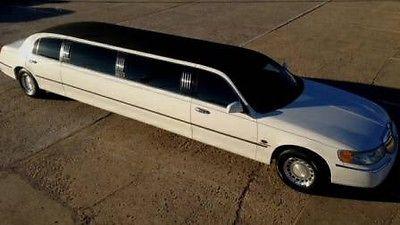 2000 Lincoln Town Car 120&#8243; limousine for sale