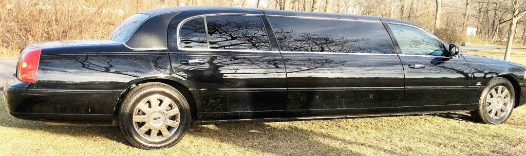 2005 Lincoln Towncar Stretch Limo