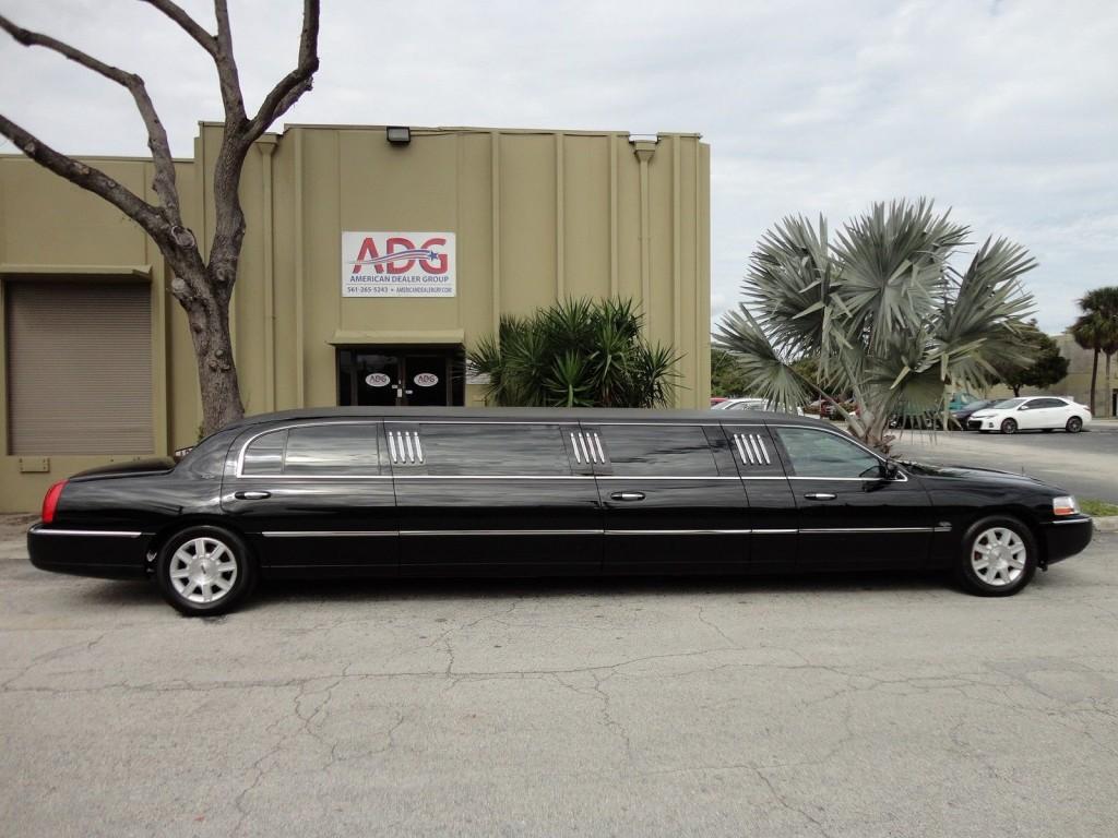 2011 Lincoln Town Car 2011 Royale Coach 120″ 5TH DOOR LIMO