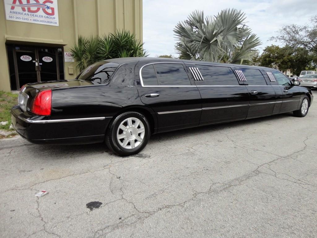 2011 Lincoln Town Car 2011 Royale Coach 120″ 5TH DOOR LIMO