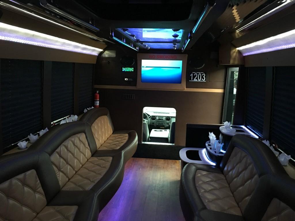 2012 Ford F 550 Tiffany Coach Bus 28 Pax Limousine Party Bus