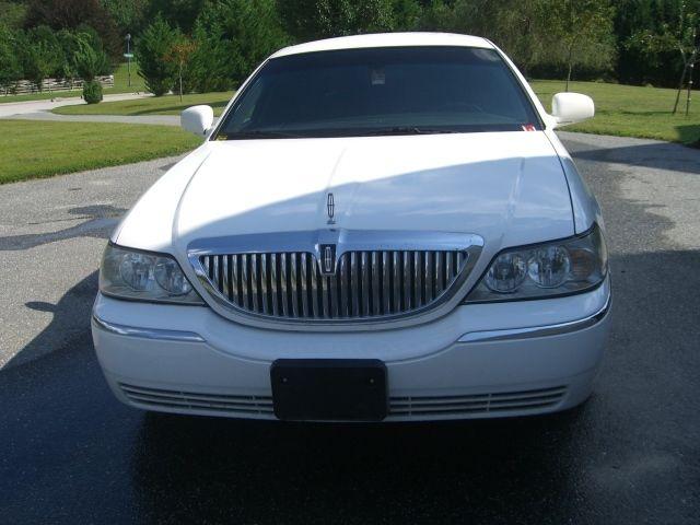 2003 Lincoln Town Car 10 pass Limo