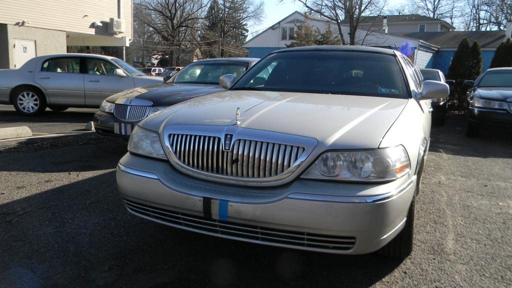 2003 Lincoln town car 100″ Stretch limousine