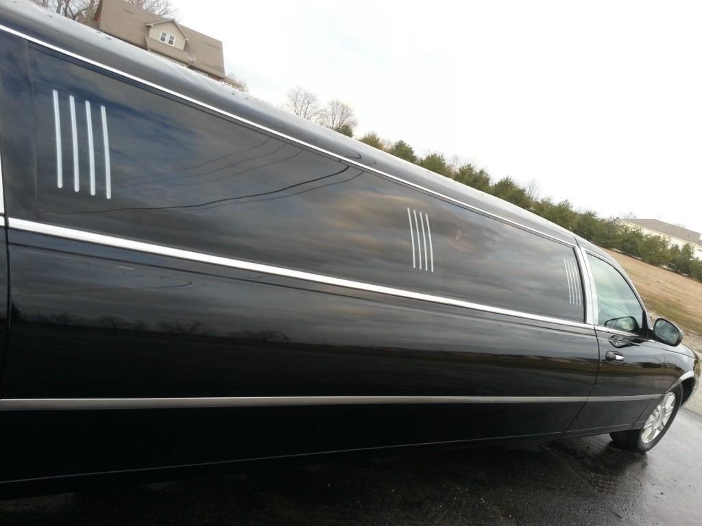 2007 Lincoln Town Car Limousine by Executive Coach Builder