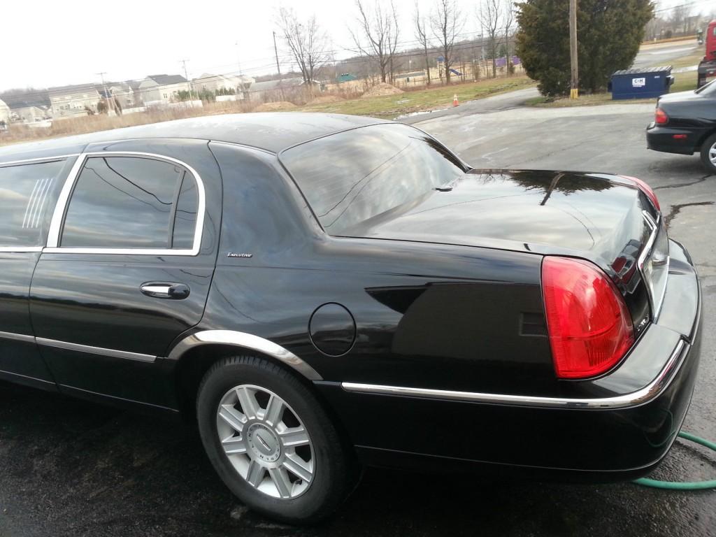 2007 Lincoln Town Car Limousine by Executive Coach Builder