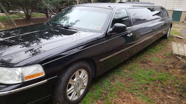 2007 Lincoln Town Car Strech Limo