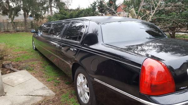 2007 Lincoln Town Car Strech Limo