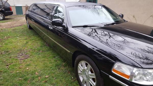 2007 Lincoln Town Car Strech Limo