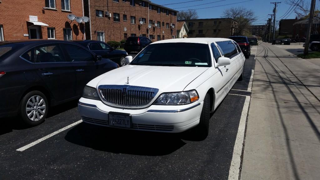 2006 Lincoln Town Car Stretch Limousine