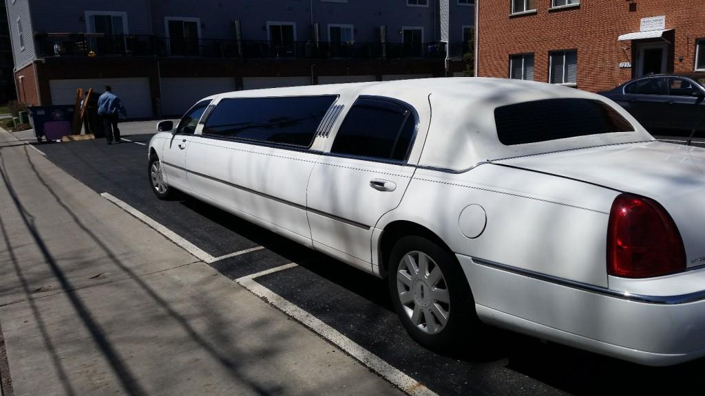 2006 Lincoln Town Car Stretch Limousine