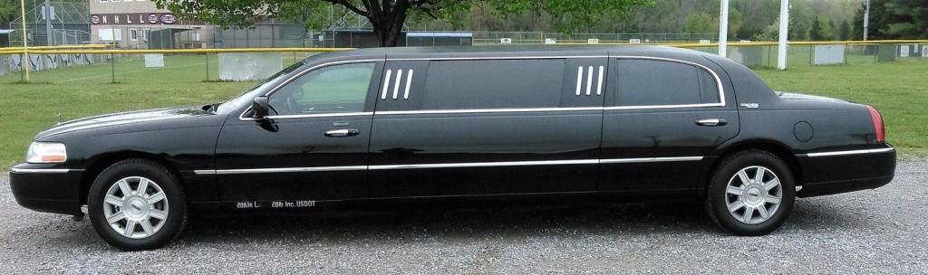 2007 Lincoln Town Car 70″ Stretch Executive Limo