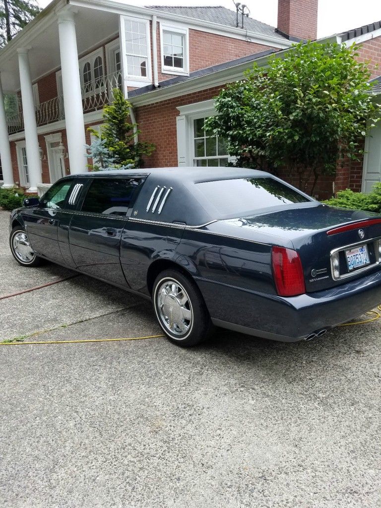 2000 Cadillac DeVille Limousine