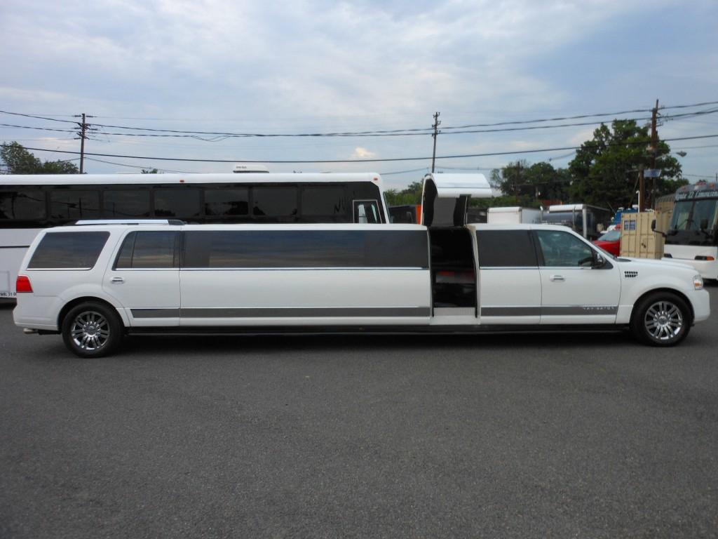 2007 Lincoln Navigator Limousine
