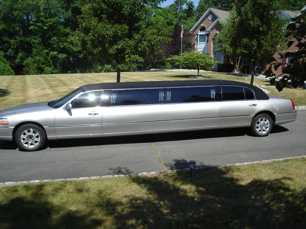 2011 Lincoln Town Car Limousine
