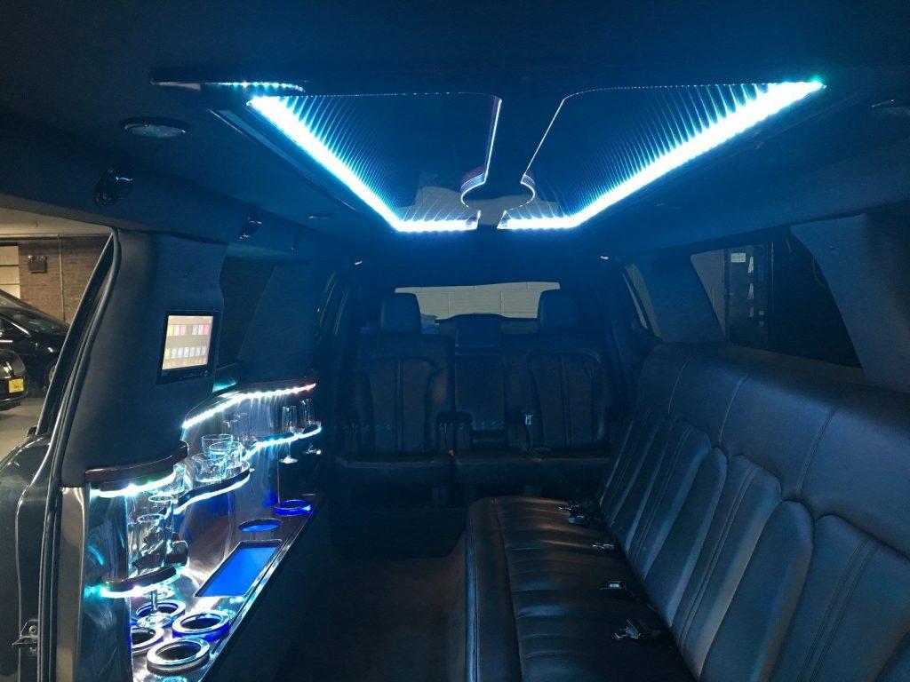 Low Miles 2013 Lincoln MKT limousine