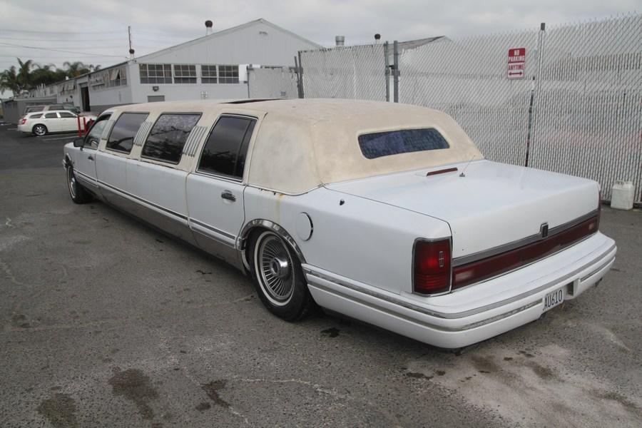 Surface rust 1991 Lincoln Town Car Executive limousine