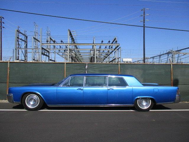 small chips 1964 Lincoln Town Car Limousine