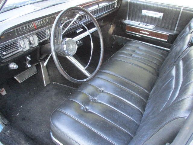 small chips 1964 Lincoln Town Car Limousine