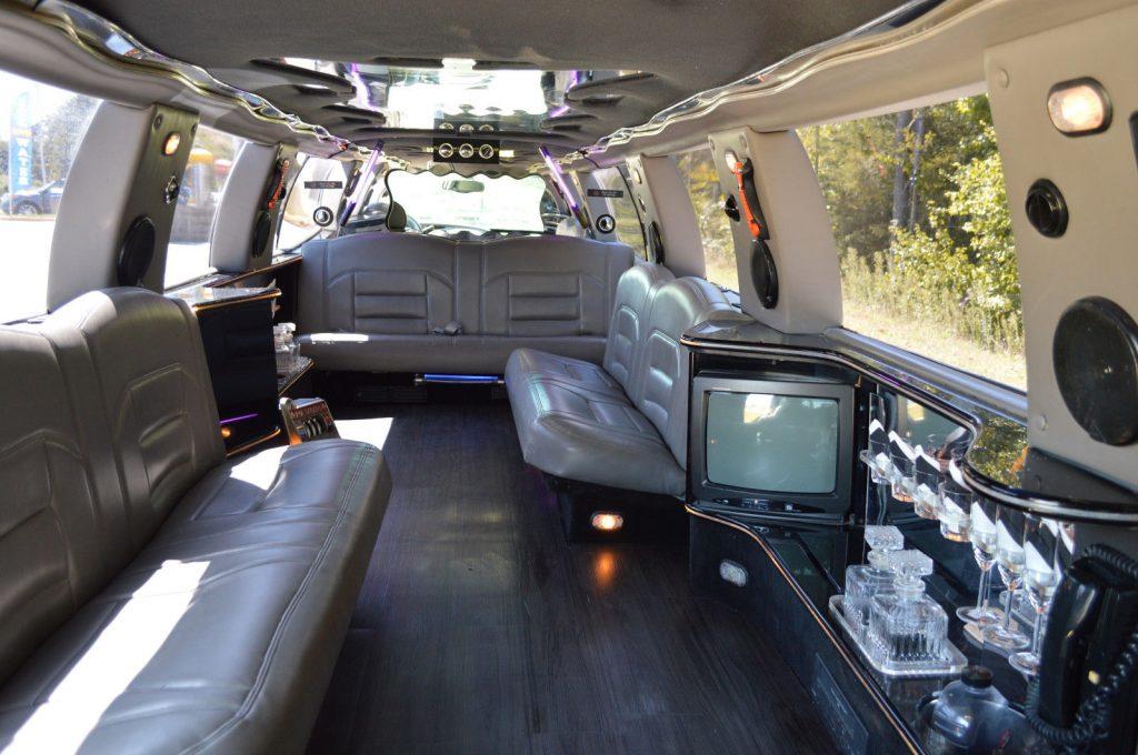 upgraded 2000 Lincoln Navigator Limousine