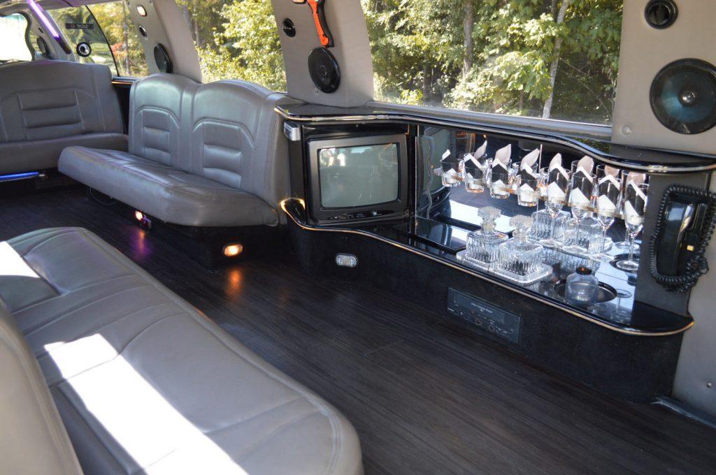 upgraded 2000 Lincoln Navigator Limousine