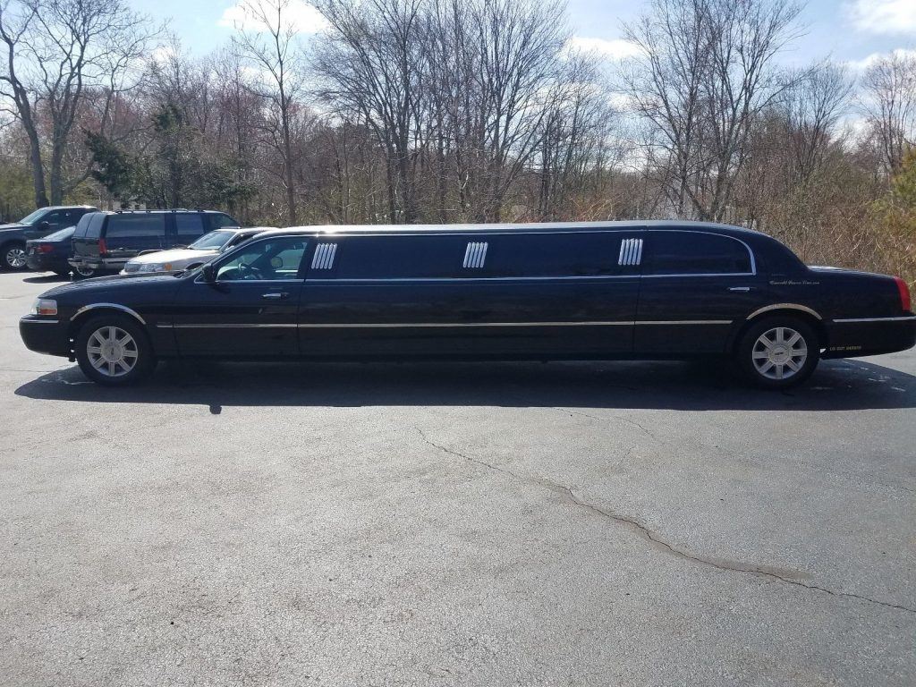 extra parts 2007 Lincoln Town Car Limousine