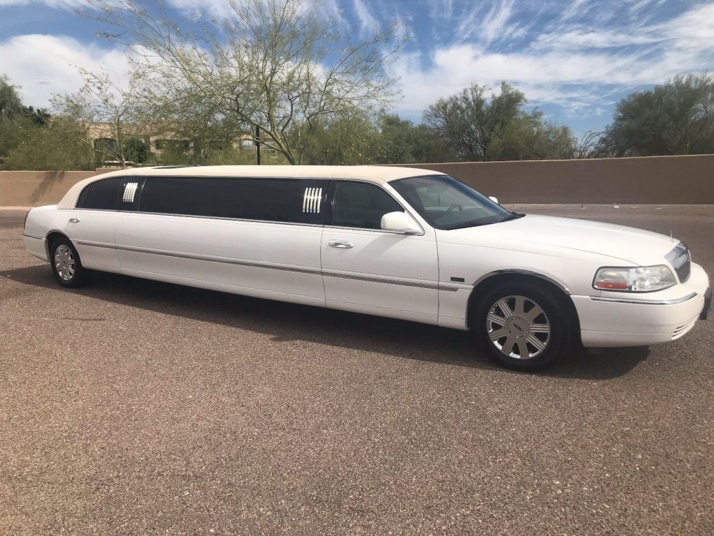 fully equipped 2007 Lincoln Town Car limousine