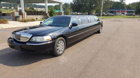very clean 2006 Lincoln Town Car Limousine for sale