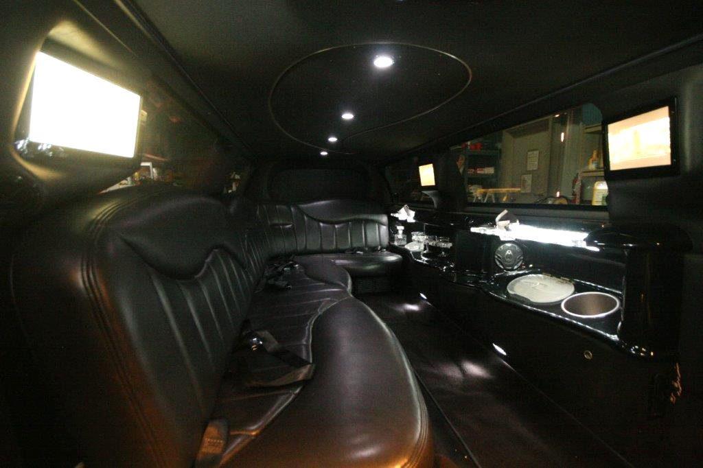 airport limo 2009 Lincoln Town Car Limousine