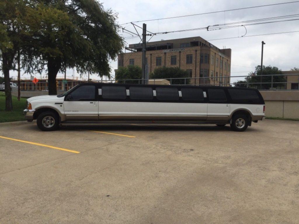custom 2000 Ford Expedition Executive Limousine