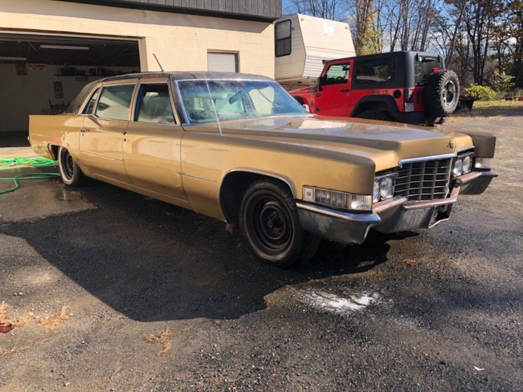 needs to be towed 1969 Cadillac Fleetwood 75 Limousine