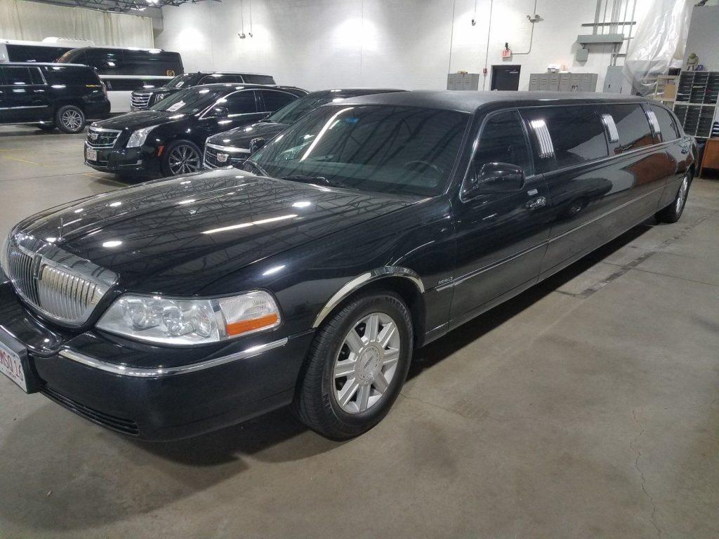 custom bed 2007 Lincoln Town Car Limousine