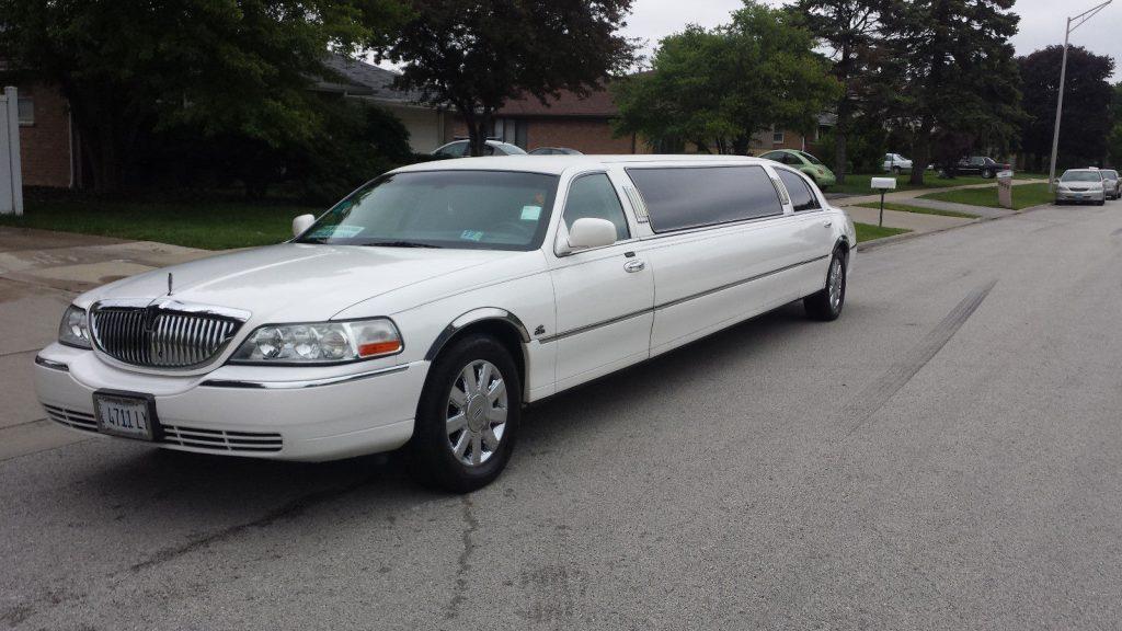 great shape 2005 Lincoln Town Car SIGNUTURE limousine