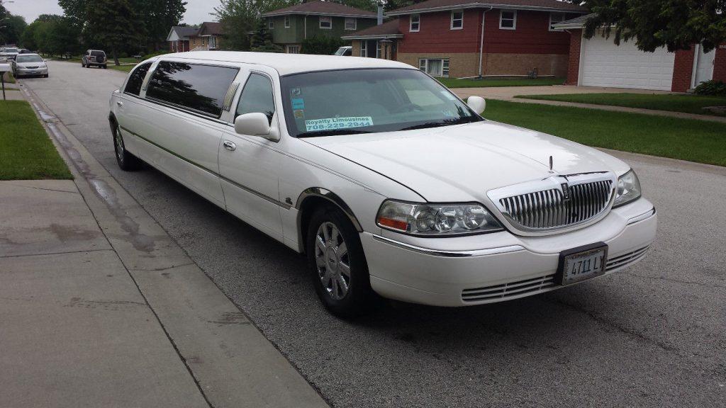 great shape 2005 Lincoln Town Car SIGNUTURE limousine