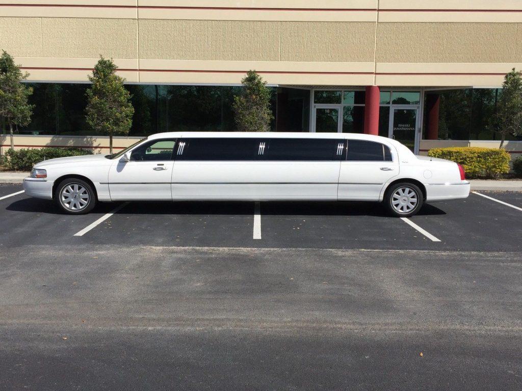 rust free 2006 Lincoln Town Car limousine