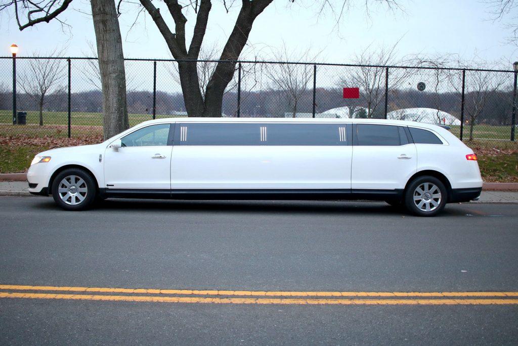 very clean 2014 Lincoln MKT Limousine