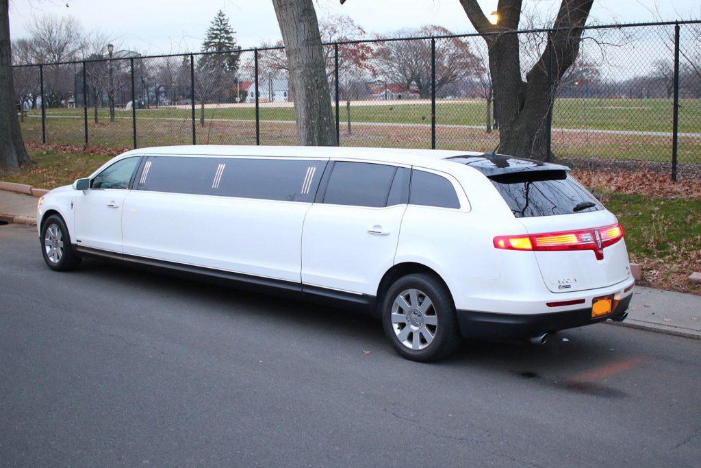 very clean 2014 Lincoln MKT Limousine