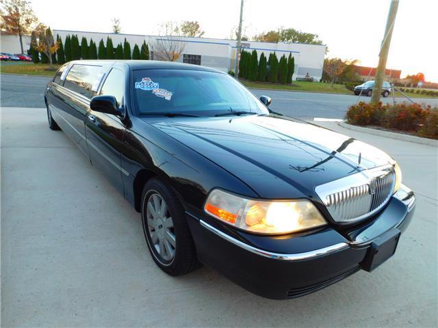 all works 2005 Lincoln Town Car Premium Limousine Royale