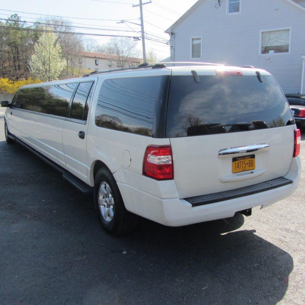 Excellent sound system 2008 Ford Expedition limousine