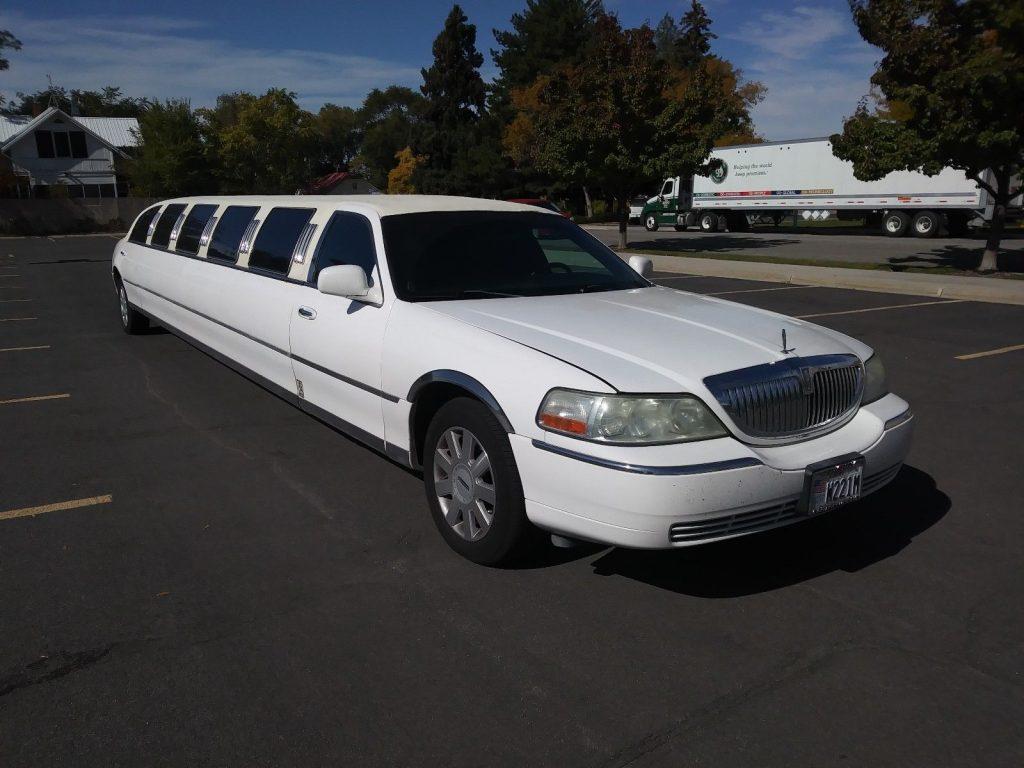 mechanically great 2004 Lincoln Town Car limousine