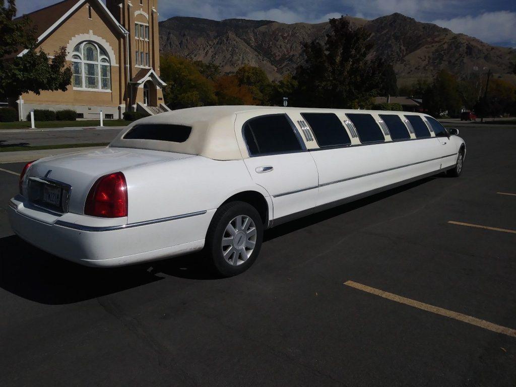 mechanically great 2004 Lincoln Town Car limousine