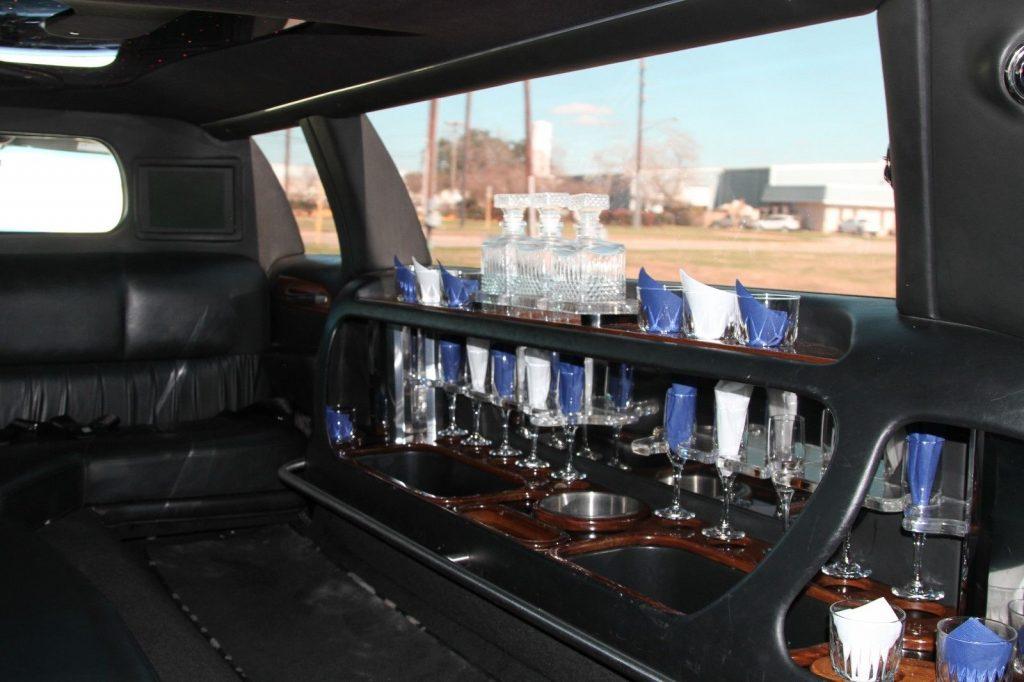 perfectly maintained 2007 Lincoln Town Car limousine